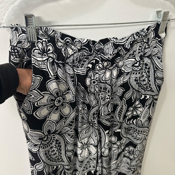 Talbots Wide Leg Crop Palazzo Pants Black/White | Floral | Elastic Waist | Small - Picture 5 of 11